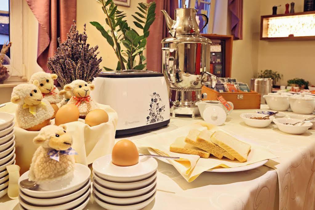 Garni-Hotel Goldenes Lamm Dudenhofen Dış mekan fotoğraf
