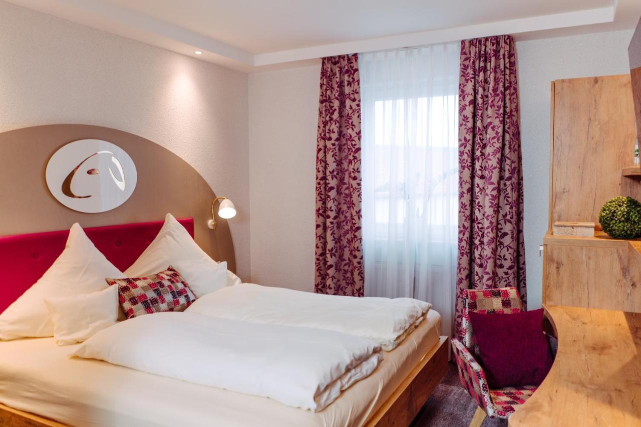 Garni-Hotel Goldenes Lamm Dudenhofen Dış mekan fotoğraf